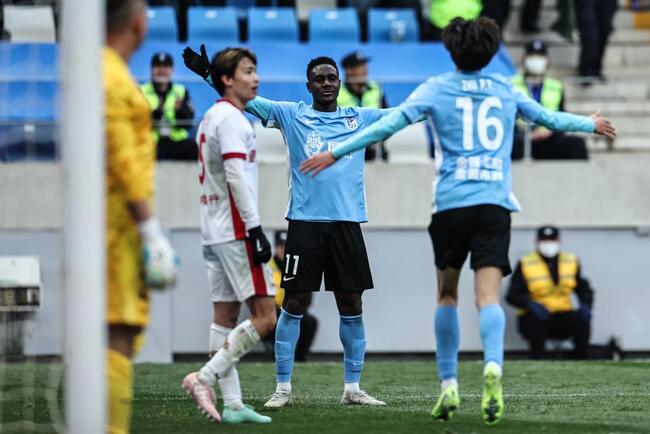 Soi tỷ lệ Dalian Yingbo vs Zhejiang FC 18h35 ngày 30/06 2 Cuộc chạm trán gay cấn giữa Dalian Yingbo vs Zhejiang FC